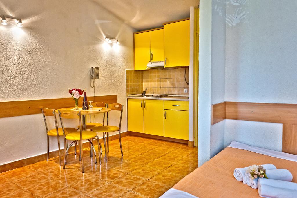 Apartment Bonaca Клек Екстериор снимка